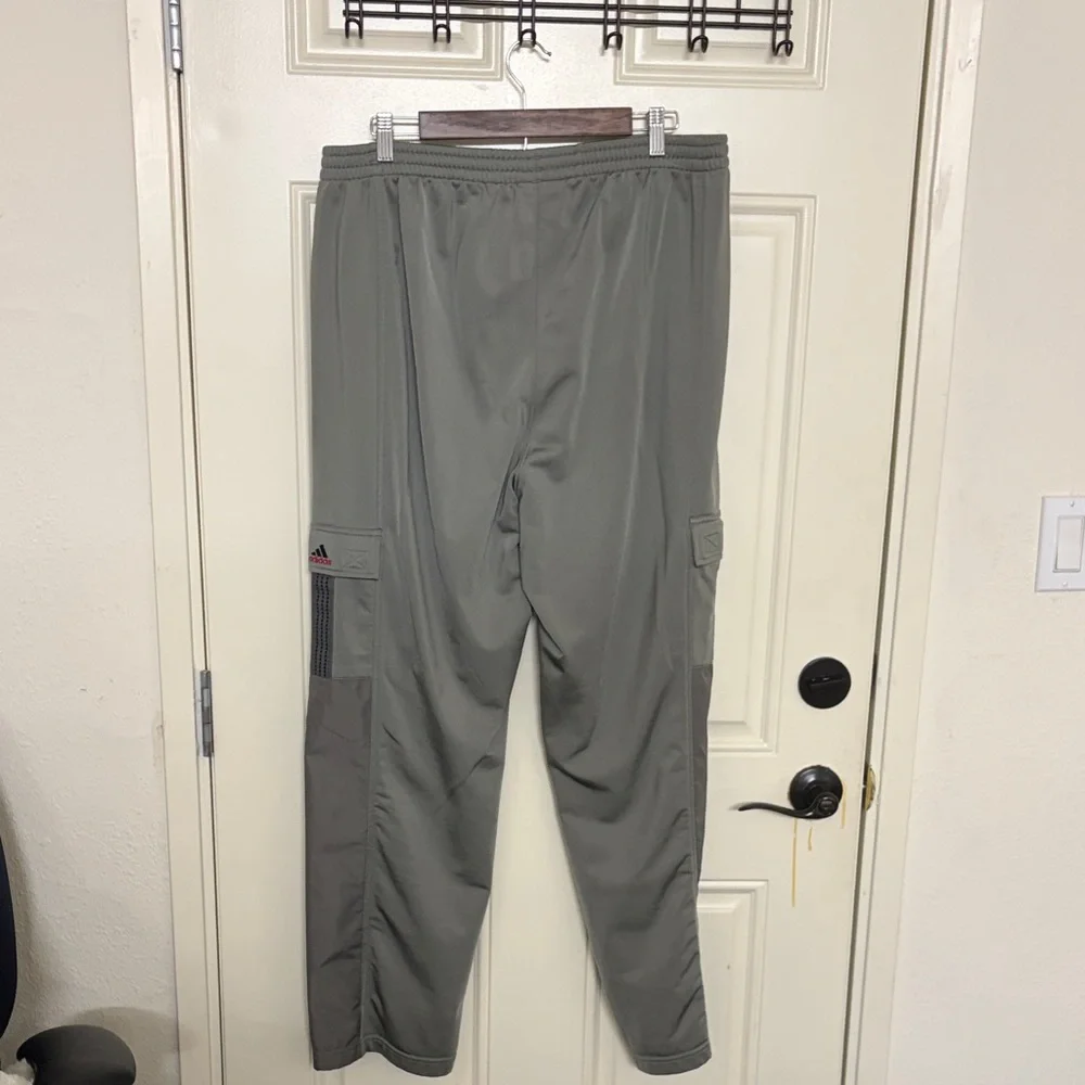 adidas Originals Grey Cargo Pants with Dark Side Panels - Picture 4 of 5
